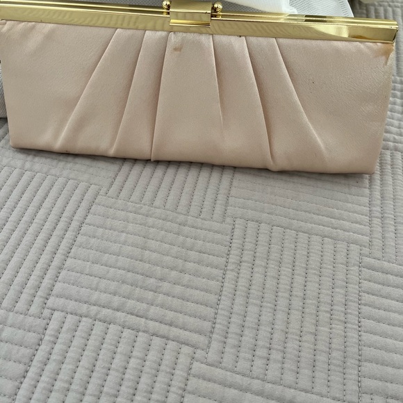 Beige satin evening bag - Picture 2 of 6